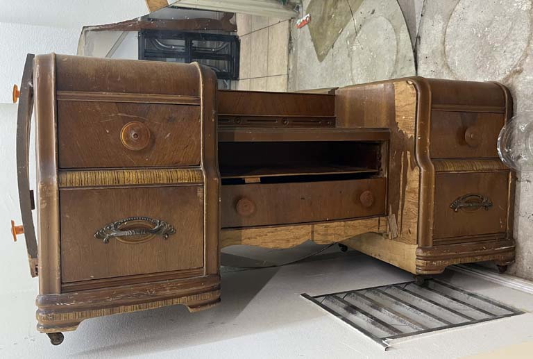 abandoned property auction furniture and décor Los Angeles