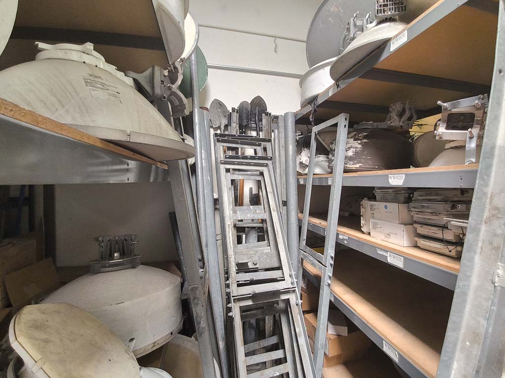 internet service provider hardware auction lot