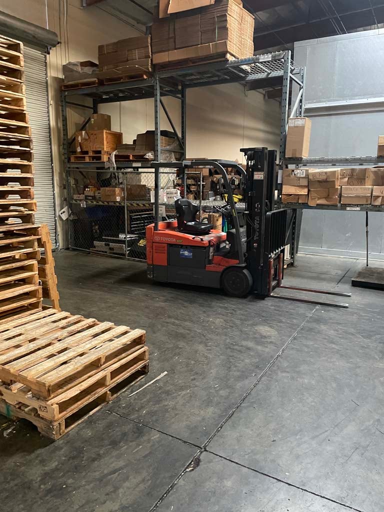 brewery labeler and accumulation table auction