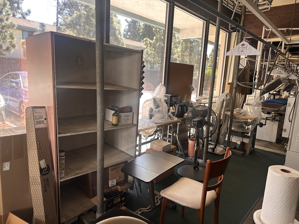 Commercial laundry carts and garment racks