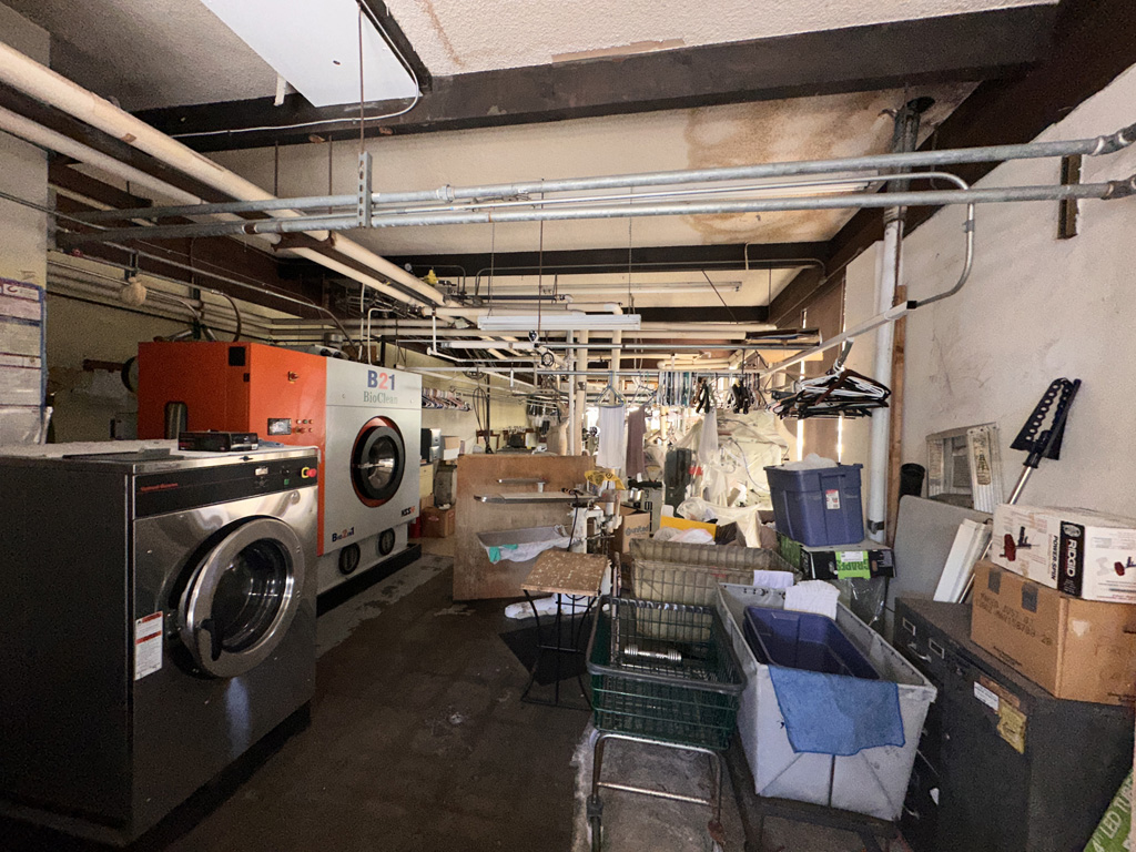 UniMac commercial dryer at auction