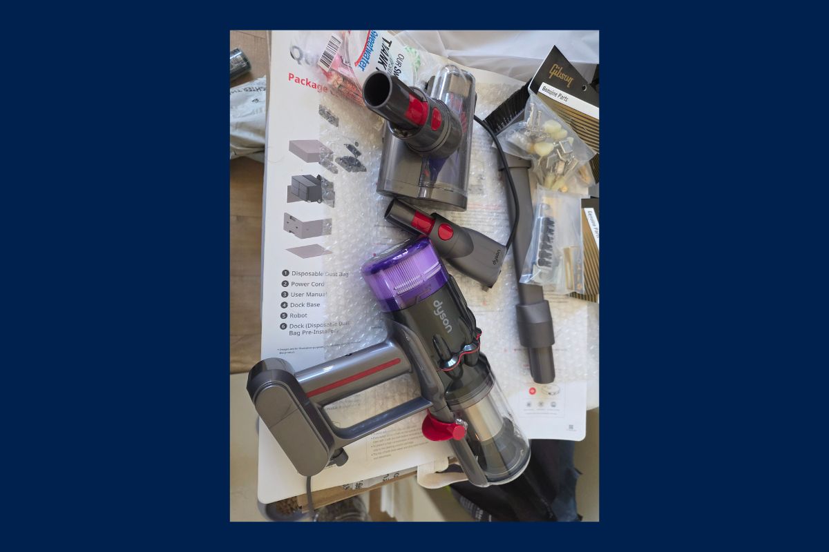 Vacuum cleaner and parts in Irvine abandoned property auction