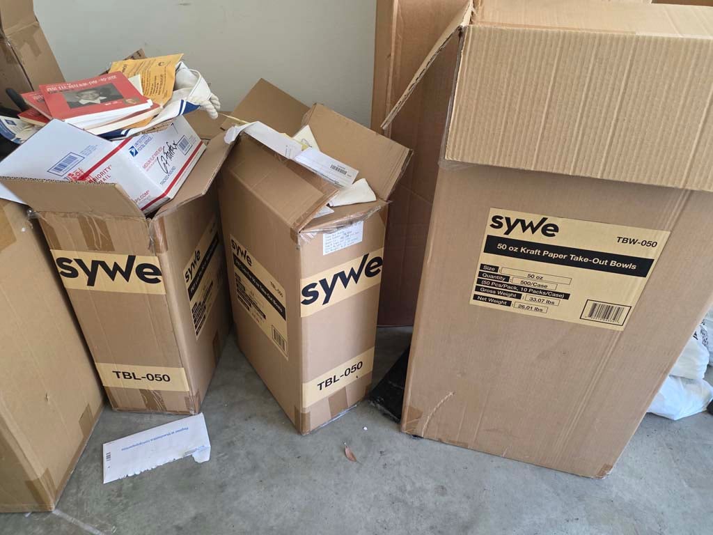 SYWE take-out bowls and cups in restaurant supply auction
