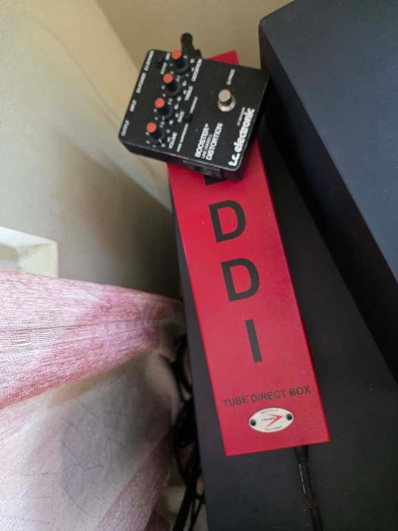 Router and household electronics in 67 Fairfax auction