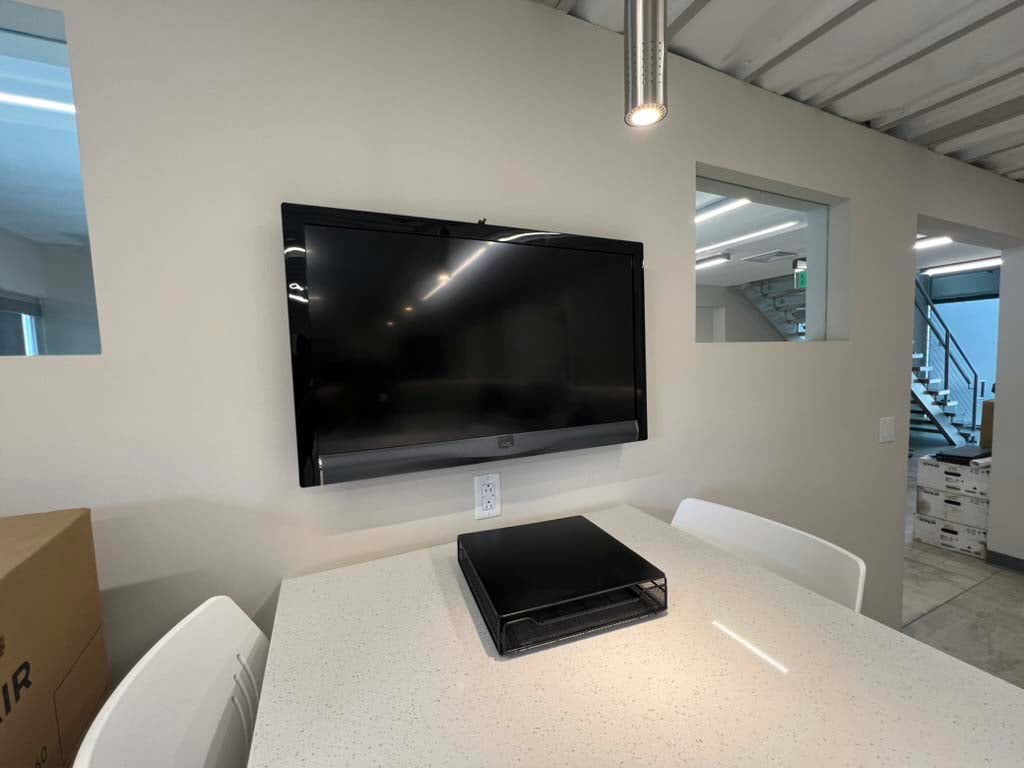 Cubicle panels and business furniture for online auction