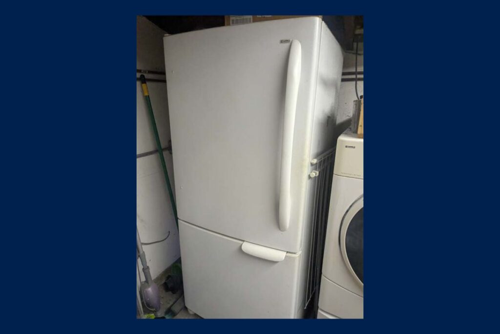 Refrigerator in Costa Mesa CA online household auction