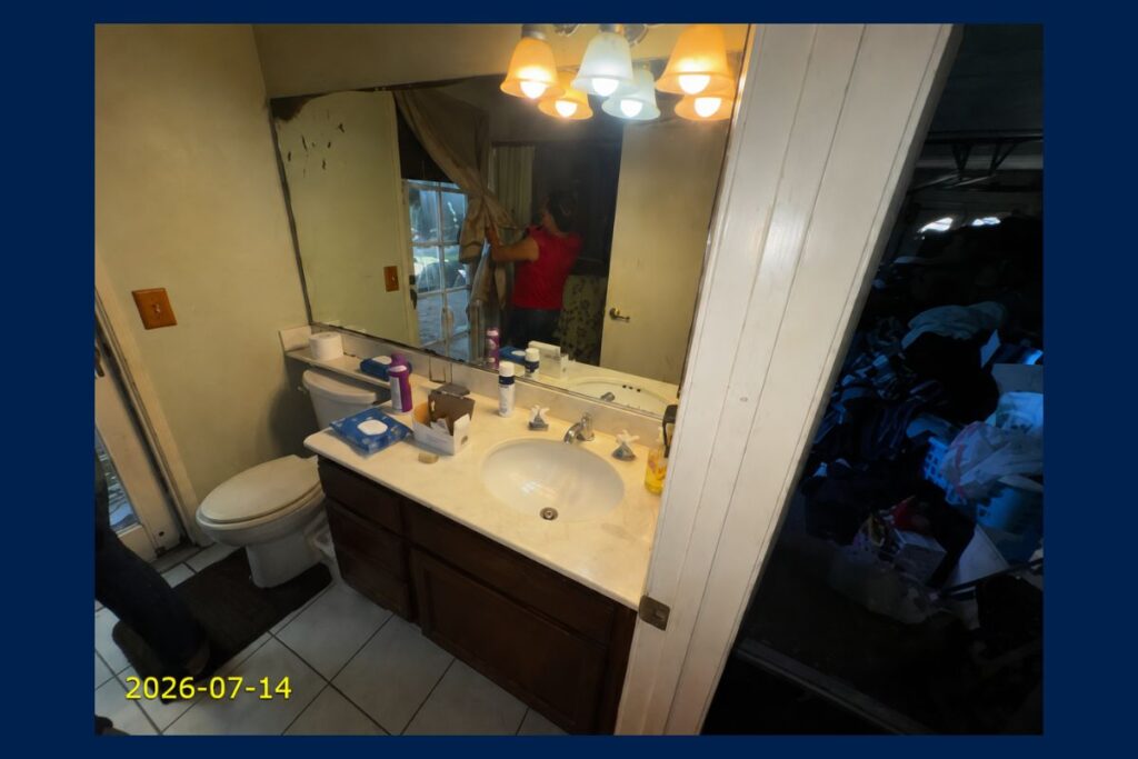 Glassware and kitchen contents in Pomona online auction