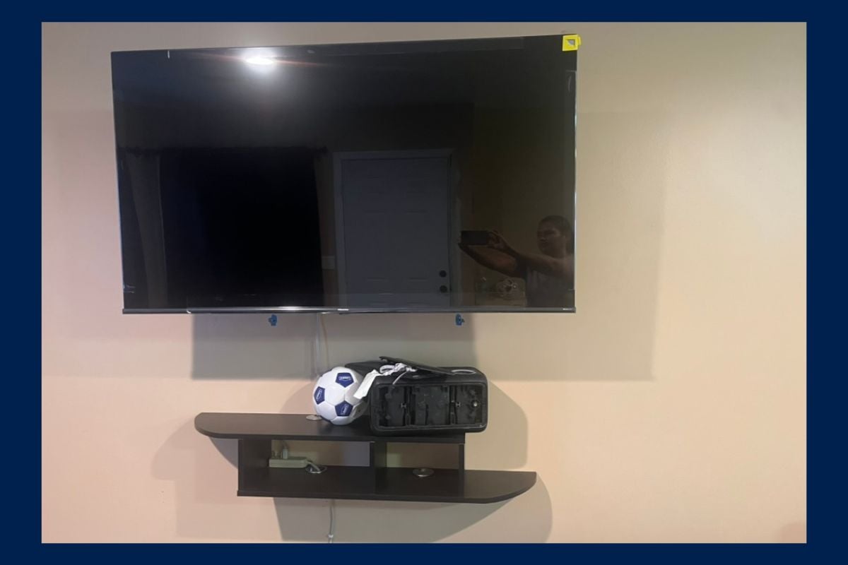 Two wall-mounted TVs at Sun Valley CA online auction